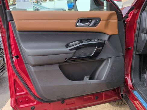 New 2026 Nissan Pathfinder Platinum image 12