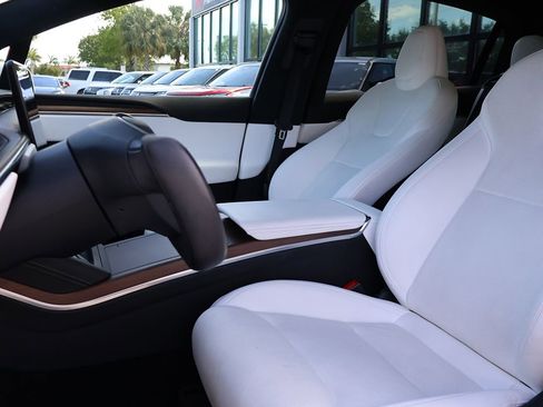 Used 2022 Tesla Model X image 29