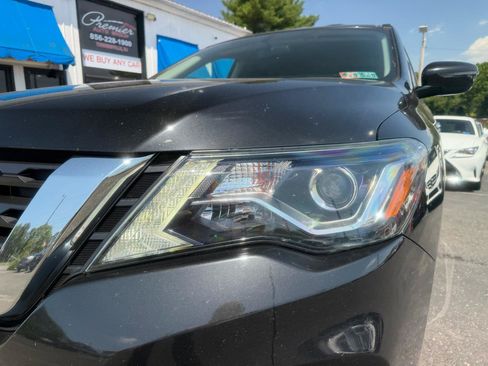 Used 2019 Nissan Pathfinder S AWD/4WD image 26