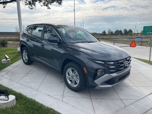 Used 2026 Hyundai Tucson SE FWD image 2