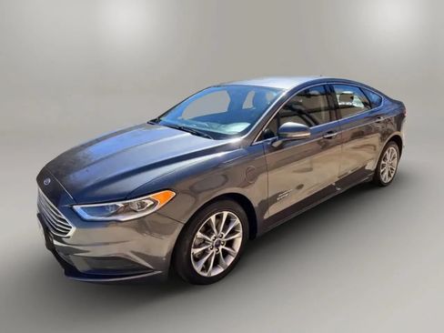 Used 2018 Ford Fusion Energi SE FWD image 2