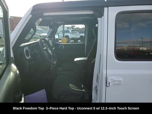 Used 2025 Jeep Gladiator Sport image 13