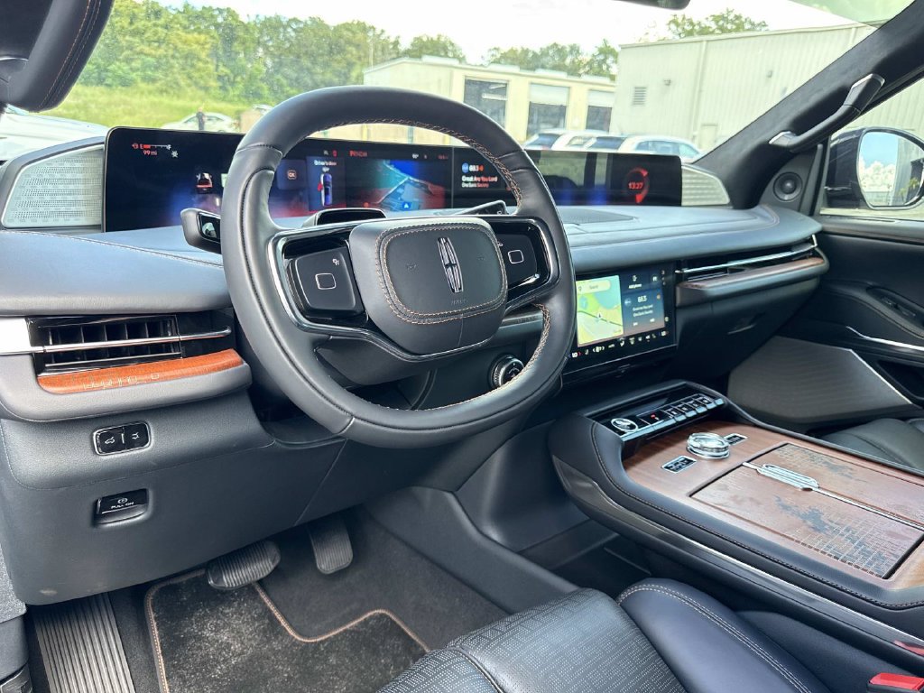 New 2027 Lincoln Navigator Black Label AWD/4WD image 35