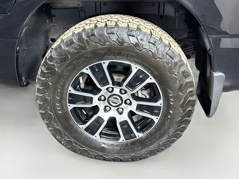 Used 2021 Nissan Titan SV w/ SV Convenience Package image 36