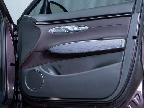 Used 2022 Genesis GV70 2.5T w/ Advanced Package image 10