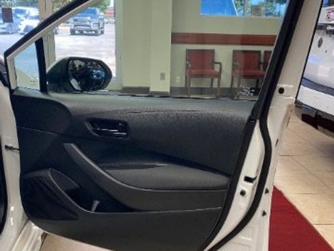 Used 2023 Toyota Corolla LE FWD image 9