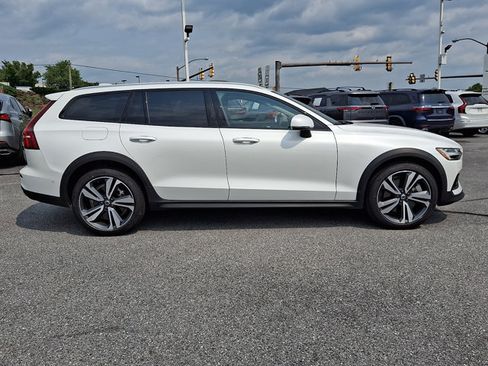 Used 2024 Volvo V60 B5 Cross Country Plus AWD/4WD image 6