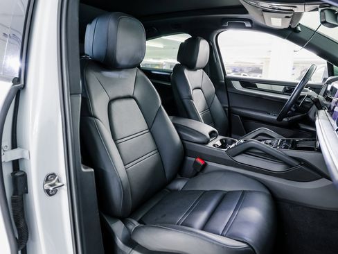 Certified 2024 Porsche Cayenne image 29