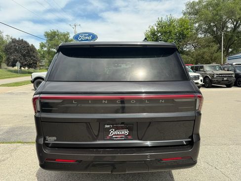 Used 2025 Lincoln Navigator Reserve AWD/4WD image 6