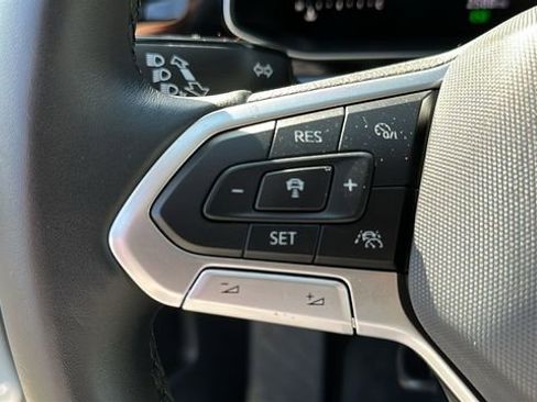 Used 2025 Volkswagen Jetta SE FWD image 13