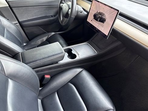 Used 2022 Tesla Model Y Long Range image 21