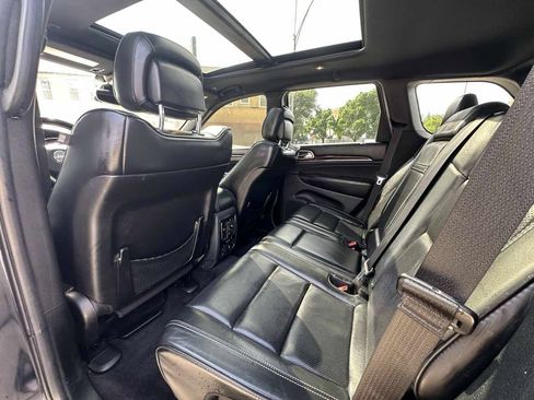 Used 2017 Jeep Grand Cherokee Overland w/ Jeep Active Safety Group AWD/4WD image 39