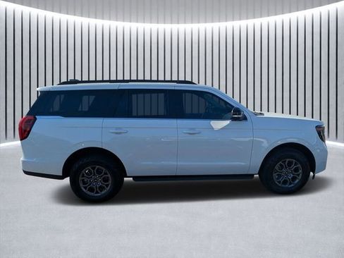 New 2026 Ford Expedition Active image 2