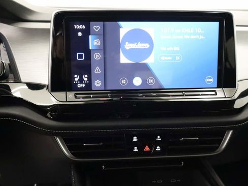 Certified 2025 Volkswagen Atlas Cross Sport SE image 10