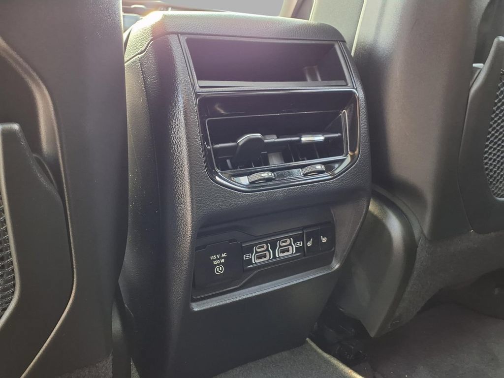 Used 2022 Jeep Grand Cherokee Limited AWD/4WD image 23