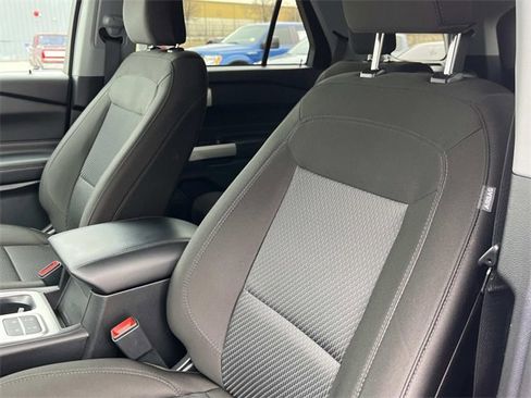 Used 2023 Ford Explorer XLT image 30