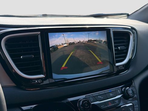 Used 2025 Chrysler Voyager LX image 19