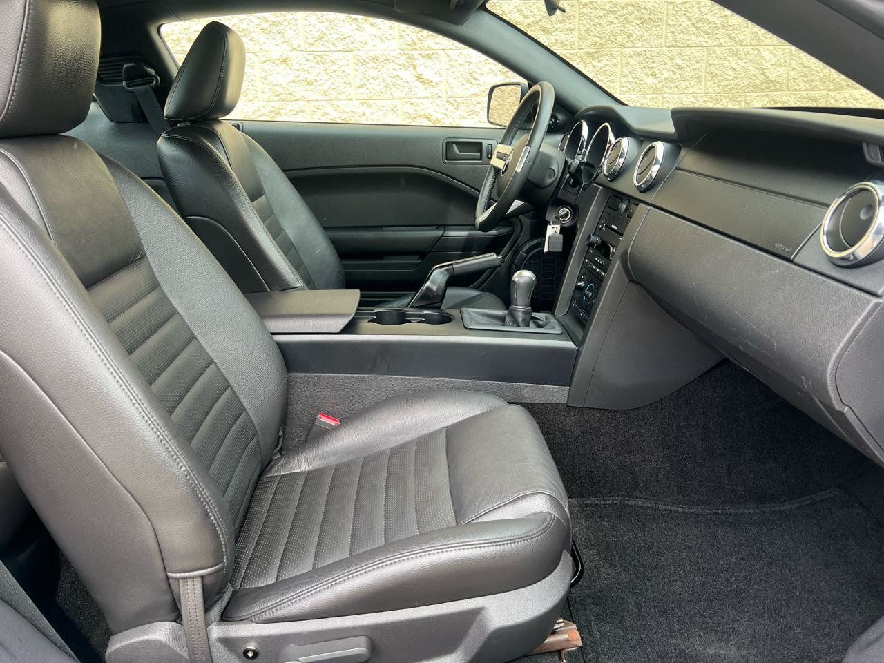 Used 2005 Ford Mustang GT Premium RWD image 25