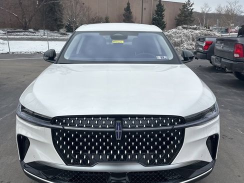 Used 2026 Lincoln Nautilus Premier image 2