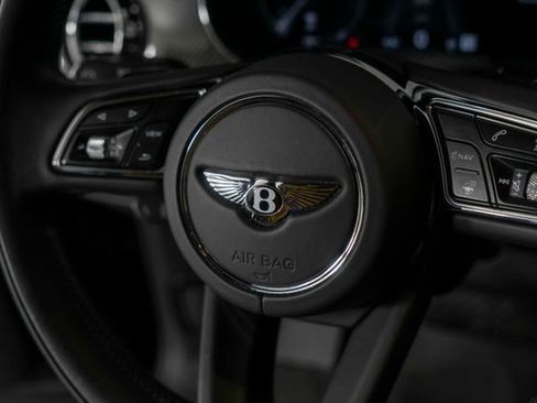Used 2022 Bentley Bentayga AWD/4WD image 25