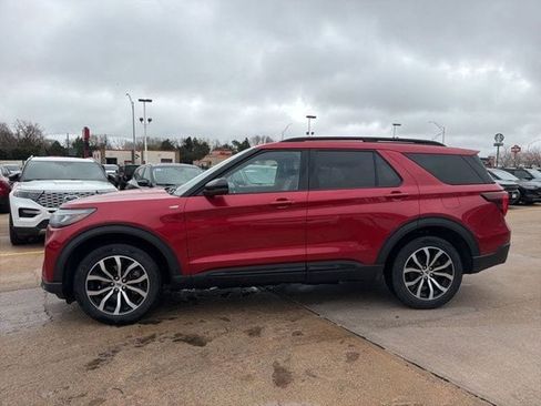 Used 2025 Ford Explorer ST-Line AWD/4WD image 4