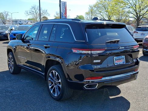 Used 2023 Jeep Grand Cherokee Overland w/ Luxury Tech Group IV AWD/4WD image 4