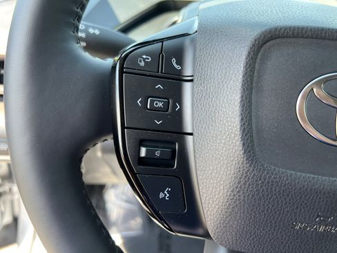 Used 2025 Toyota Prius XLE AWD/4WD image 14