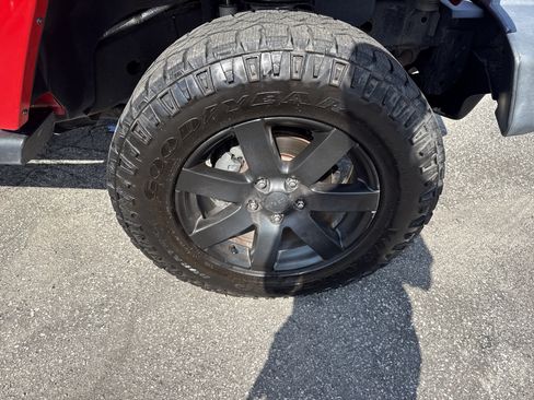Used 2017 Jeep Wrangler Unlimited Sahara w/ Connectivity Group AWD/4WD image 20