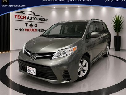 Used 2018 Toyota Sienna LE w/ Carpet Mat Package