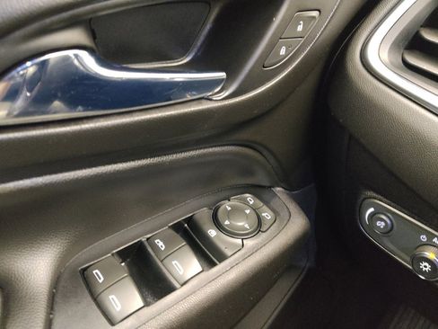 Used 2019 Chevrolet Equinox LT image 27