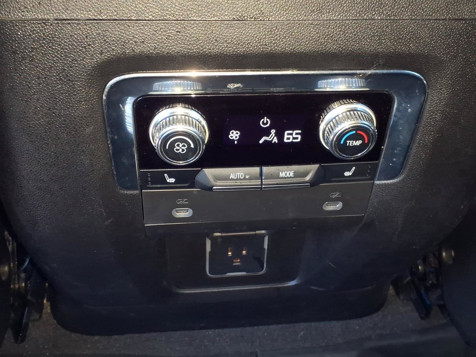 Used 2022 GMC Yukon XL AT4 AWD/4WD image 10