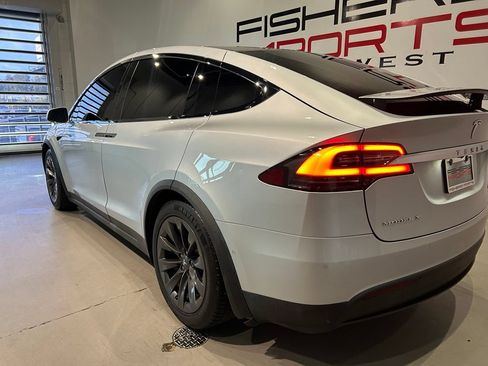 Used 2018 Tesla Model X 75D AWD/4WD image 5
