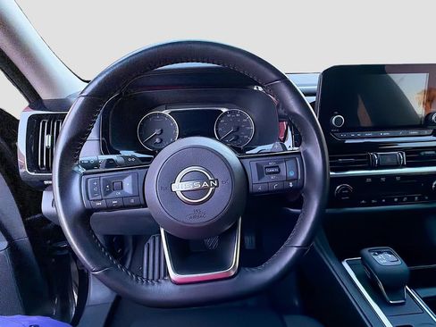 Used 2023 Nissan Pathfinder SV AWD/4WD image 11