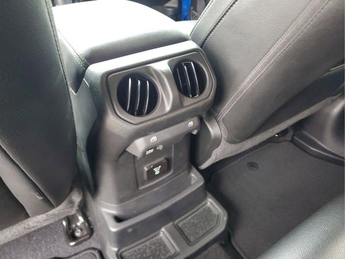 Used 2021 Jeep Wrangler Unlimited Sahara image 11