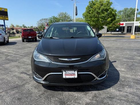 Used 2020 Chrysler Pacifica Touring FWD image 9