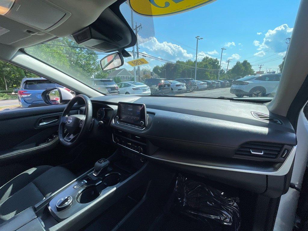 Certified 2025 Nissan Rogue SV AWD/4WD image 13