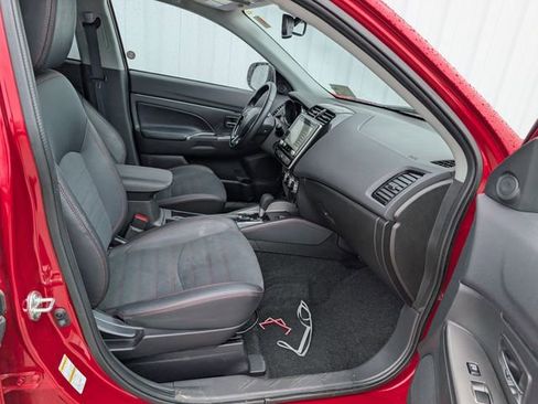Used 2025 Mitsubishi Outlander Sport SE AWD/4WD image 18