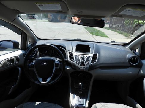 Used 2013 Ford Fiesta SE FWD image 18