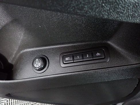 Used 2018 Chevrolet Equinox Premier image 22