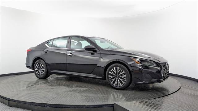 Used 2025 Nissan Altima 2.5 SV FWD image 11