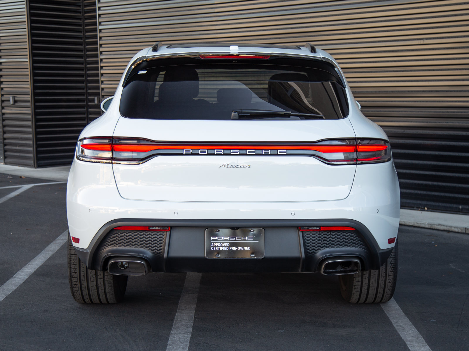 Certified 2026 Porsche Macan AWD/4WD image 6