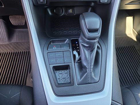 Used 2025 Toyota RAV4 XLE w/ Convenience Package image 28