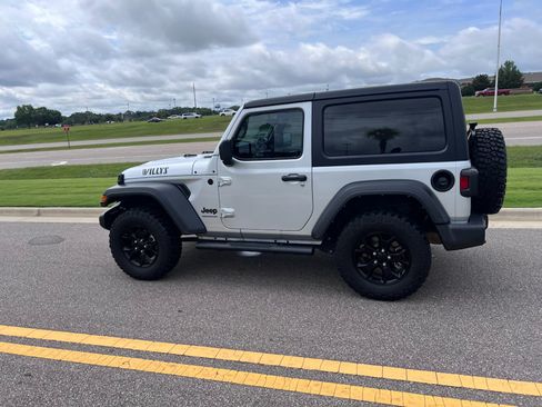 Used 2022 Jeep Wrangler Sport AWD/4WD image 10