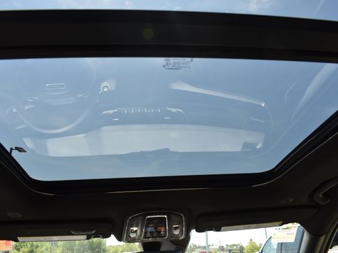 New 2025 Jeep Grand Cherokee Limited w/ Luxury Tech Group II RWD image 30