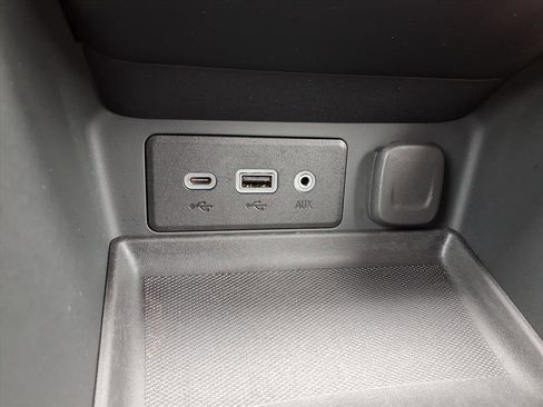 Used 2024 GMC Terrain SLE image 11