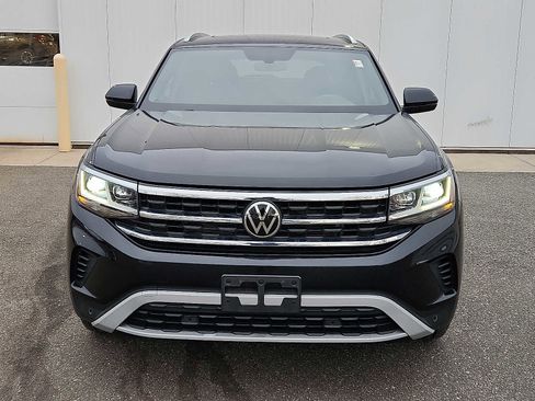 Used 2020 Volkswagen Atlas Cross Sport SE w/ Panoramic Sunroof Package image 2