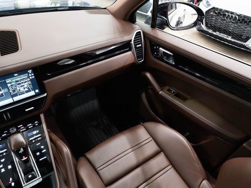 Used 2023 Porsche Cayenne image 11