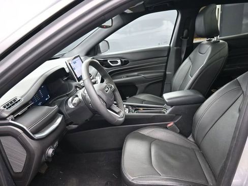 Used 2024 Jeep Compass Limited w/ High Altitude Package image 16