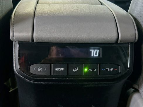 Used 2022 Toyota Highlander LE FWD image 23