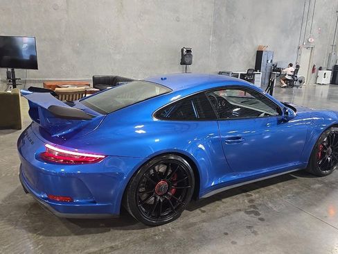 Used 2018 Porsche 911 GT3 w/ Light Design Package RWD image 3